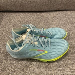 Brooks ELMN8 7 Spikes. Unisex.